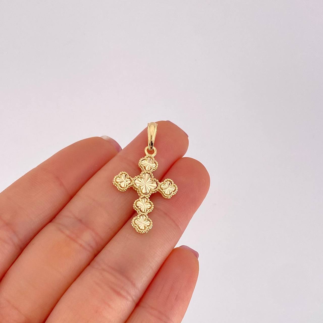 Dije Cruz Trebol 2.6g / 3.4cm Oro Amarillo 18K