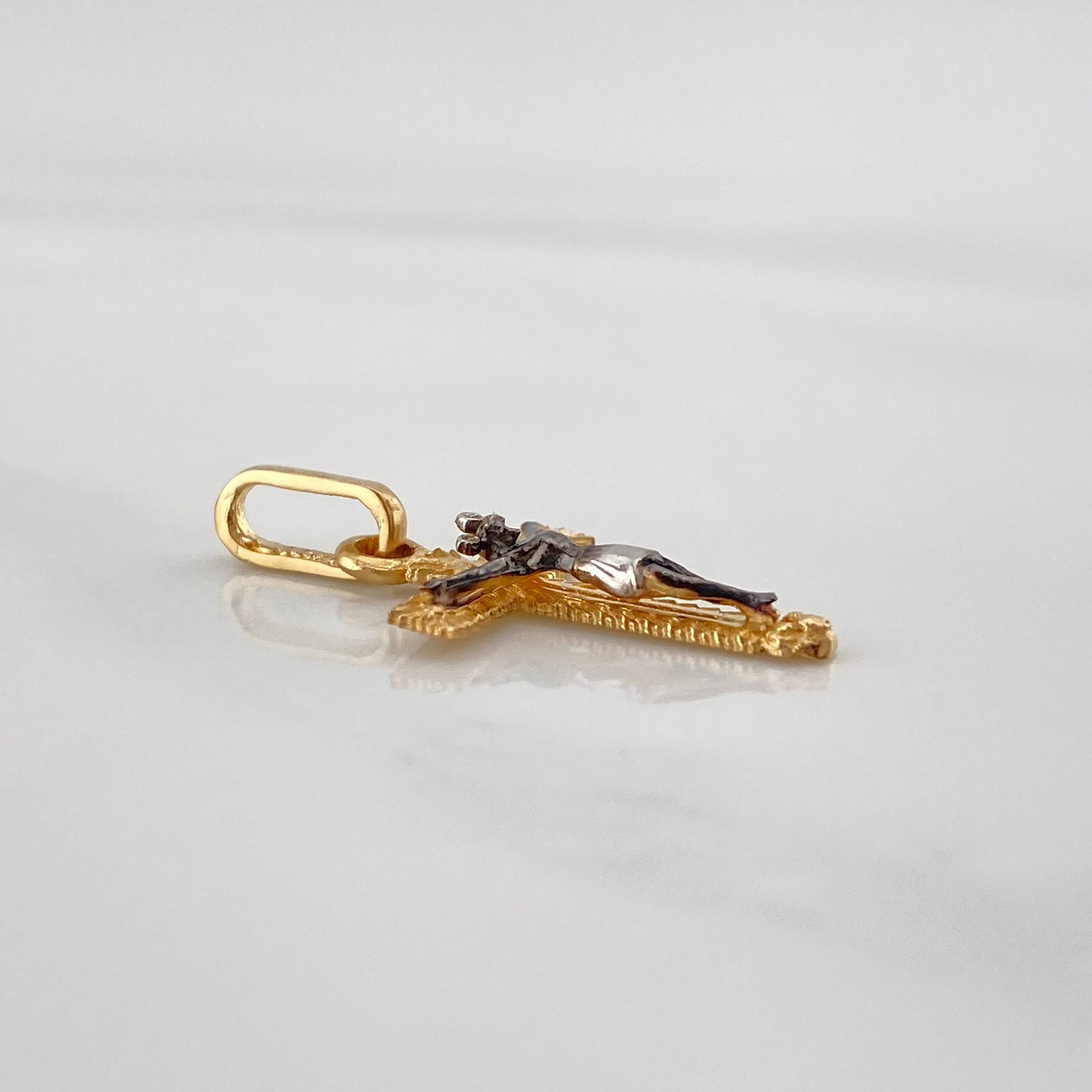 Dije Cruz Cristo Milagroso De Buga 0.85 g / 2.3 cm Tres Oros  18K