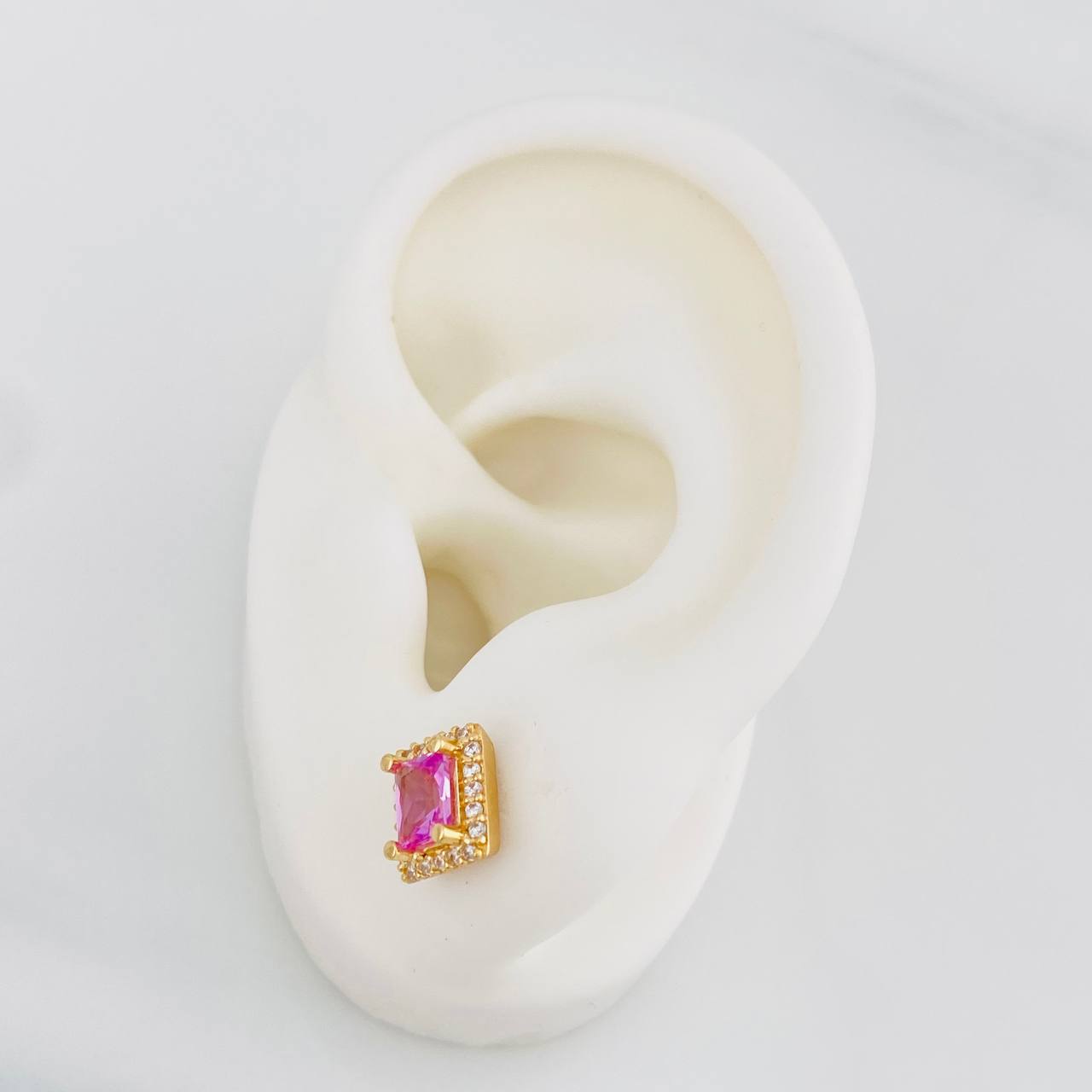 Topos Halo Cuadrado 2.55g / 7.1mm Oro Amarillo 18K