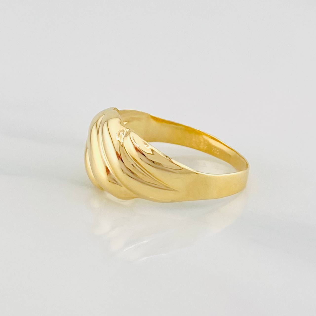 Anillo Olas 1.9g / T7 1/4 Oro Amarillo 18K