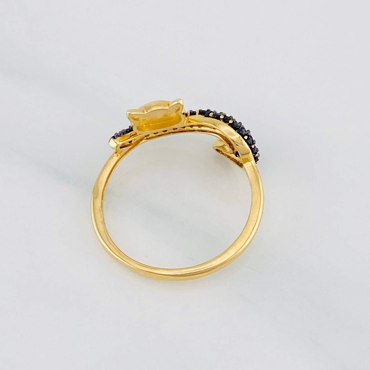 Anillo Gato 1.95g / T6 1/4 Dos Oros Negro Amarillo 18K