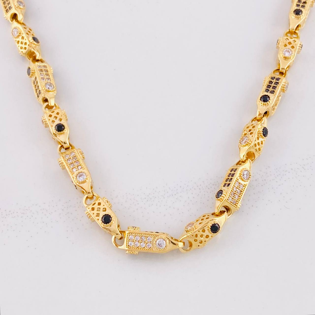 Cadena Rustica Cilindros Tridimensionales 54.3g / 65cm / 5.6mm Oro Amarillo 18K