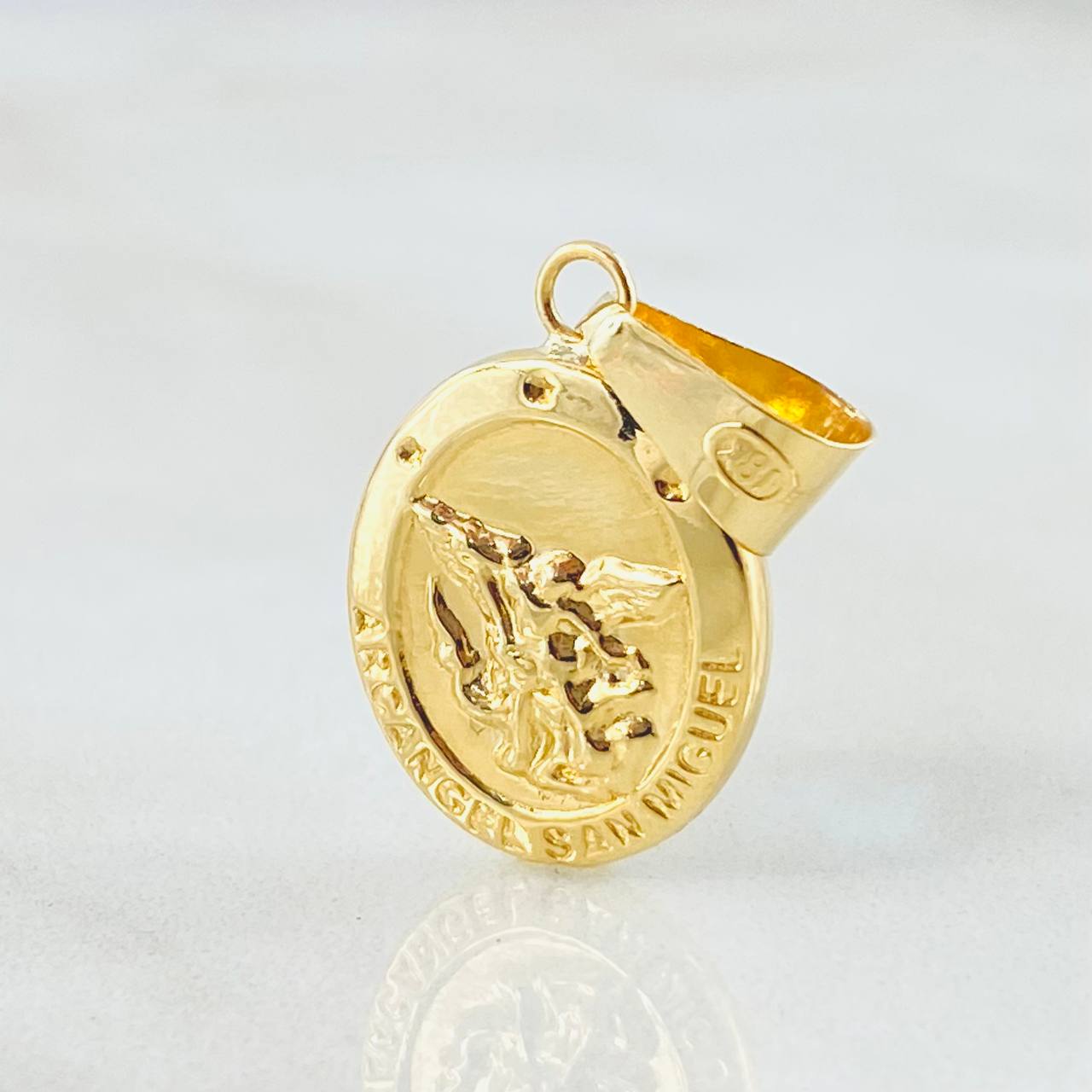 Dije San Miguel Arcangel 1.1gr / 2.6cm / Oro Amarillo 18K