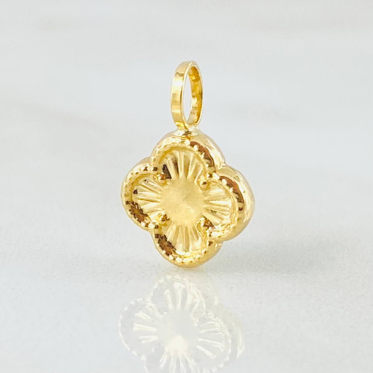 Dije Trebol Dorado 0.55gr / 1.3cm / Oro Amarillo 18K