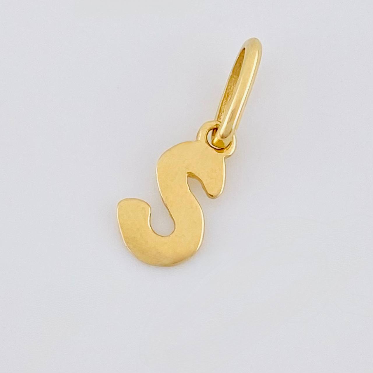 Dije Letra S Cursiva 0.4 g / 1.6 cm Oro Amarillo 18K