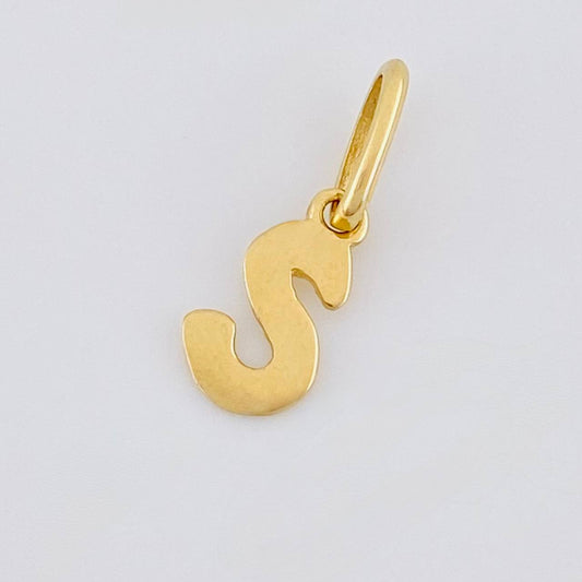 Dije Letra S Cursiva 0.35 g / 1.6 cm Oro Amarillo 18K