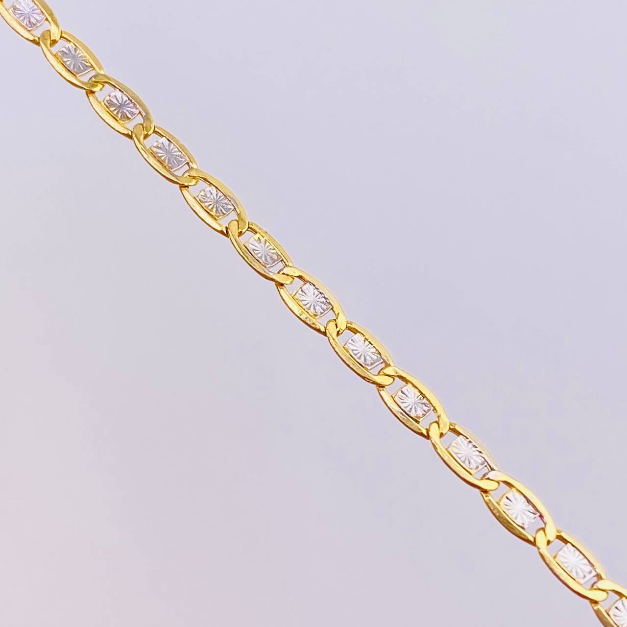 Cadena Plana Diamantada 4.3 g / 60.3 cm / 2.9 mm Dos Oros Amarillo Blanco 18K