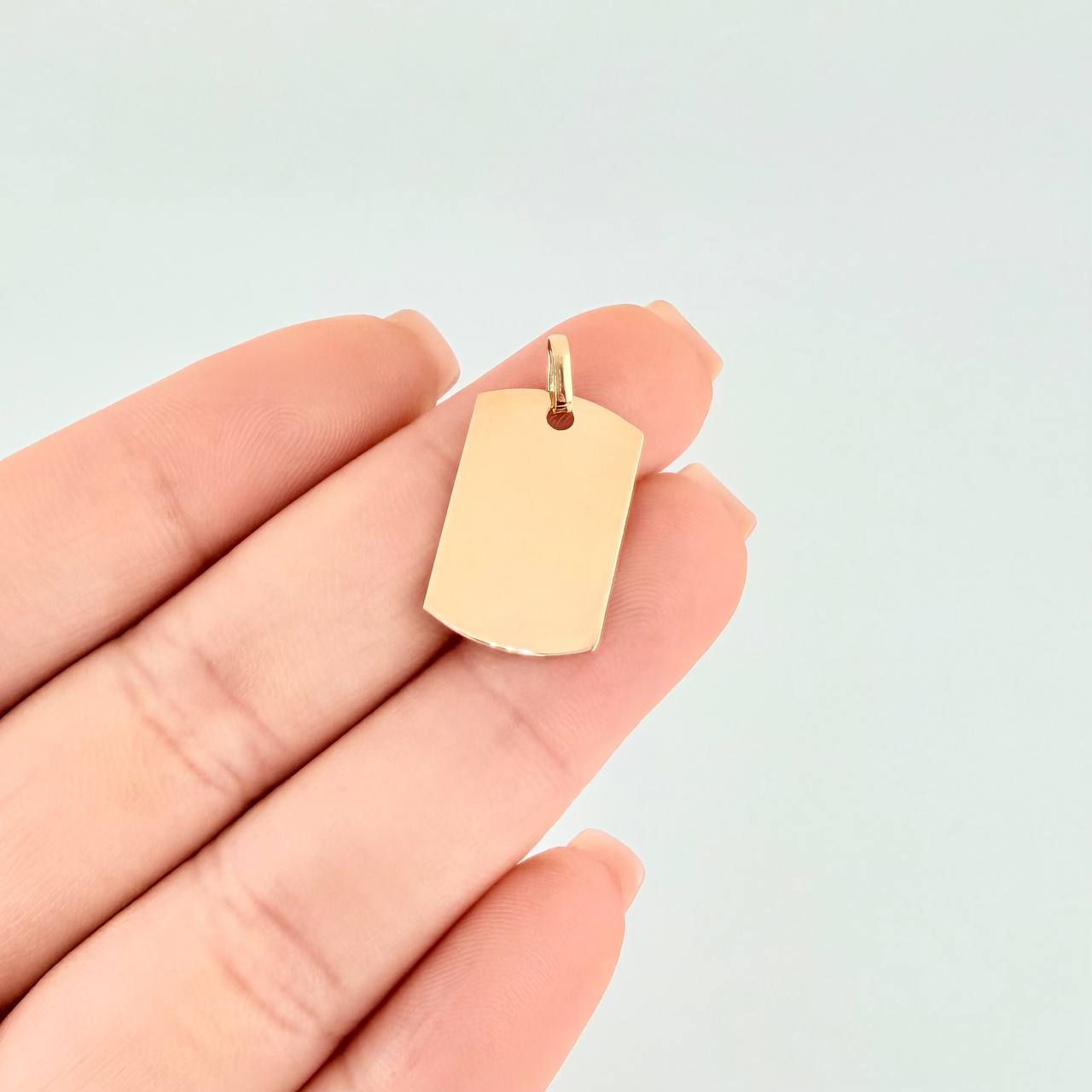 Dije Placa Rectangular Ovalada 0.9 g / 2.4 cm Oro Amarillo 18K