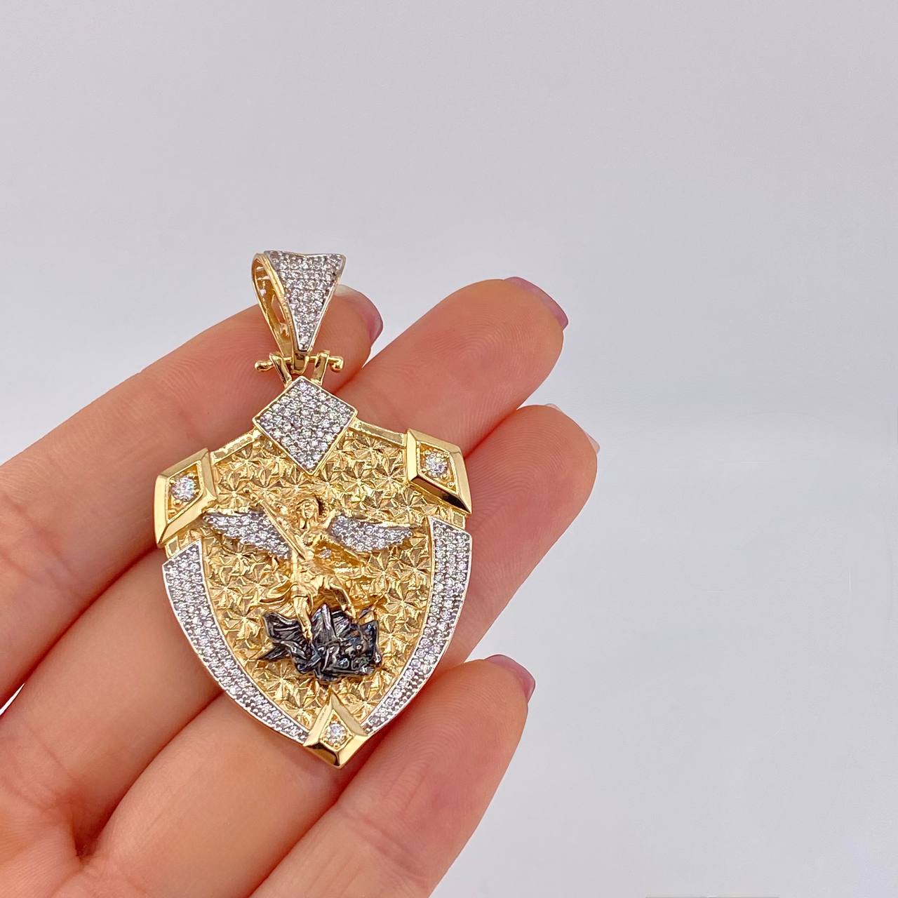 Dije Escudo San Miguel Arcangel 16.2g / 5.5cm Dos Oros Amarillo Blanco 18K