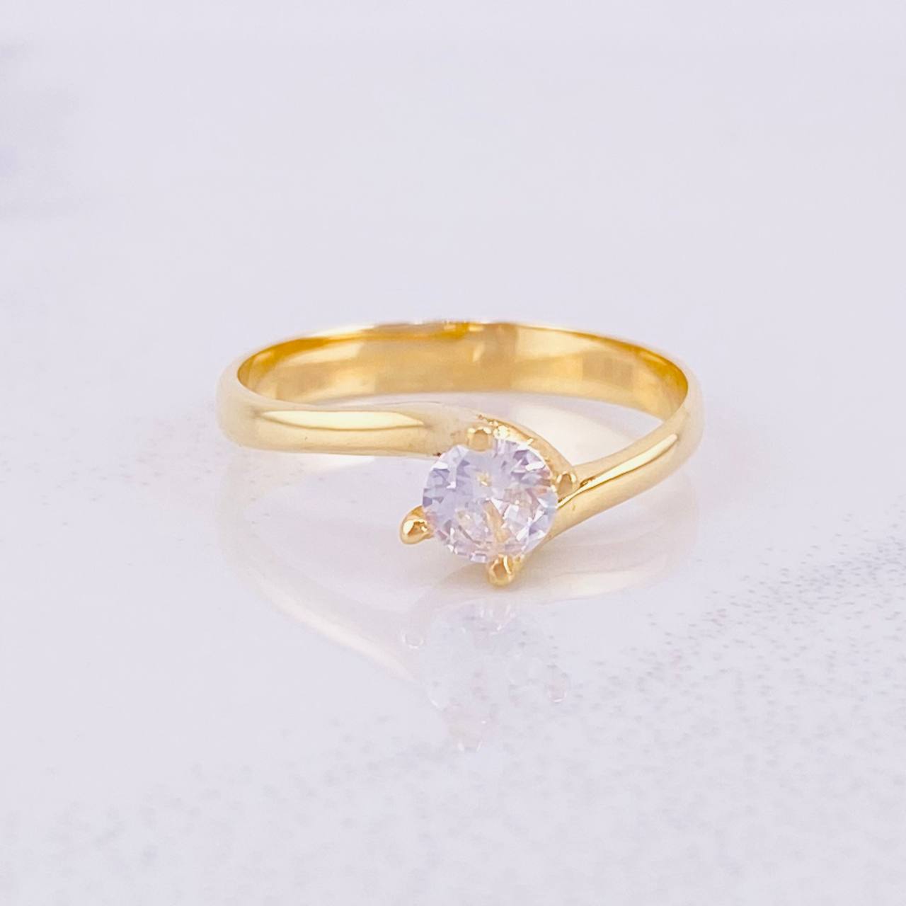 Anillo Solitario 2.1g / T5 3/4 Oro Amarillo 18K