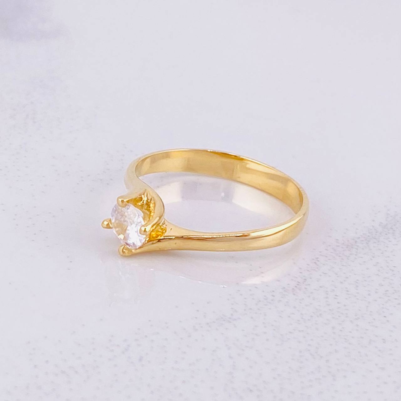 Anillo Solitario 2.1g / T5 3/4 Oro Amarillo 18K