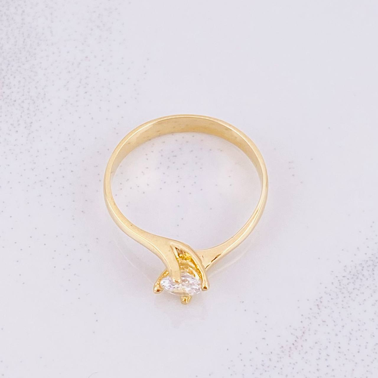 Anillo Solitario 2.1g / T5 3/4 Oro Amarillo 18K