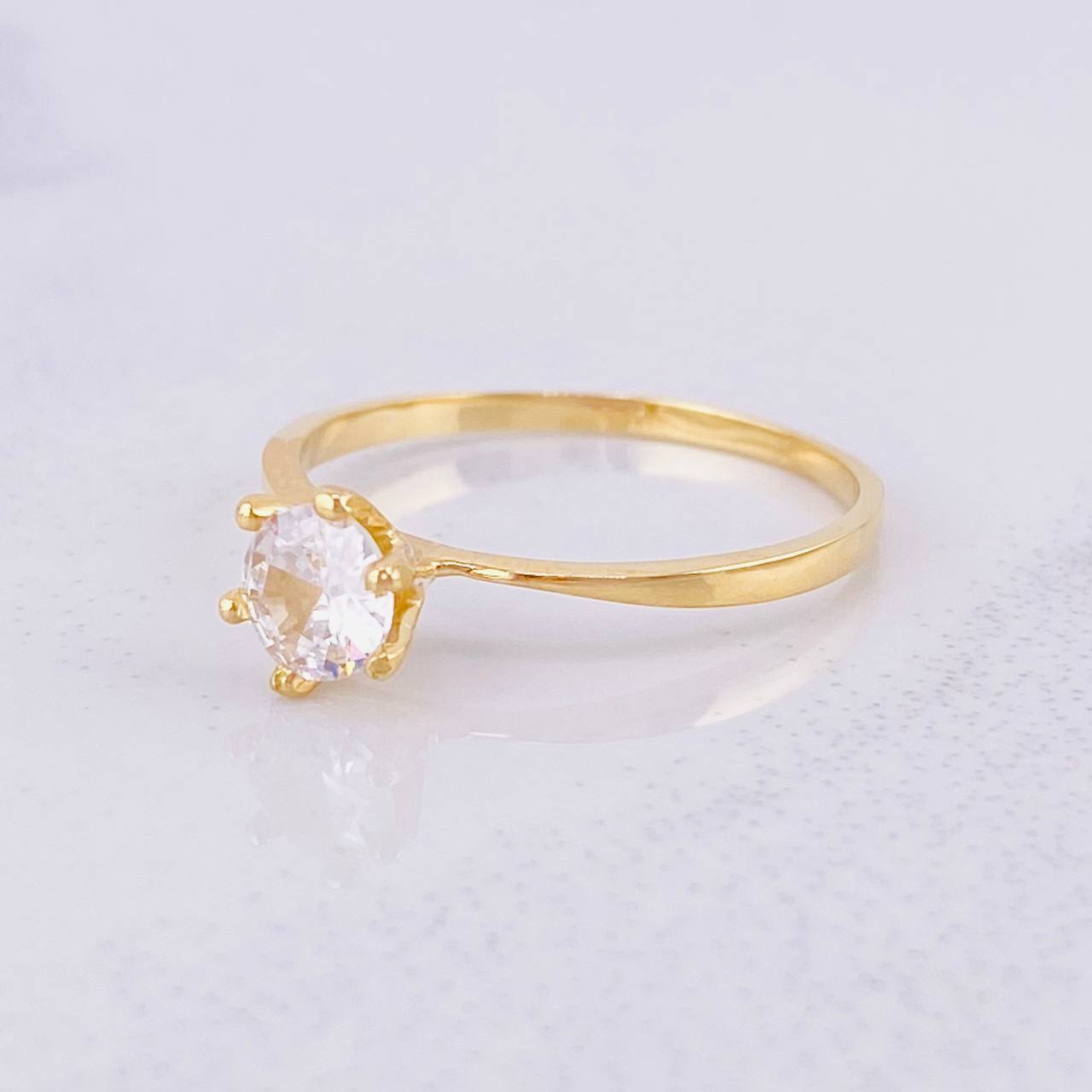 Anillo Solitario Piedra Central 1.5g / T6 3/4 Oro Amarillo 18K