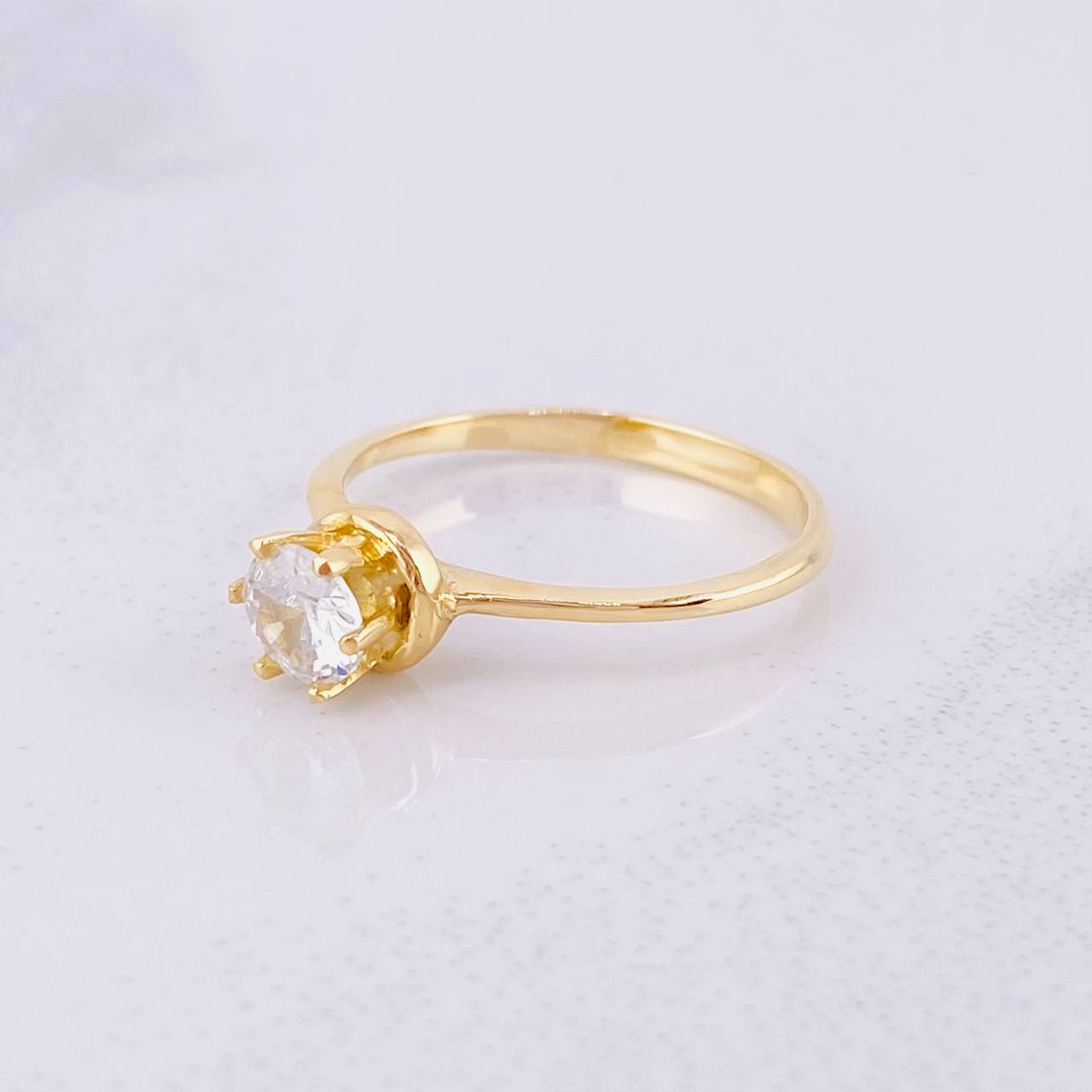 Anillo Piedra Central 2.25g / T6 Oro Amarillo 18K