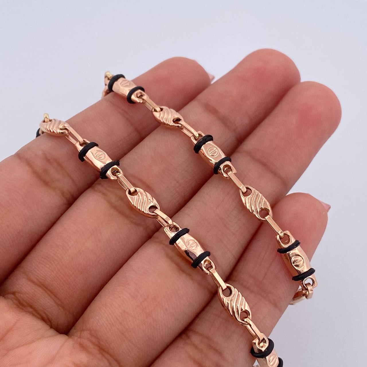 Cadena Rustica Tornillo 10gr / 60.8cm / 3.6mm Cauchos Negros Oro Rosa 18K $