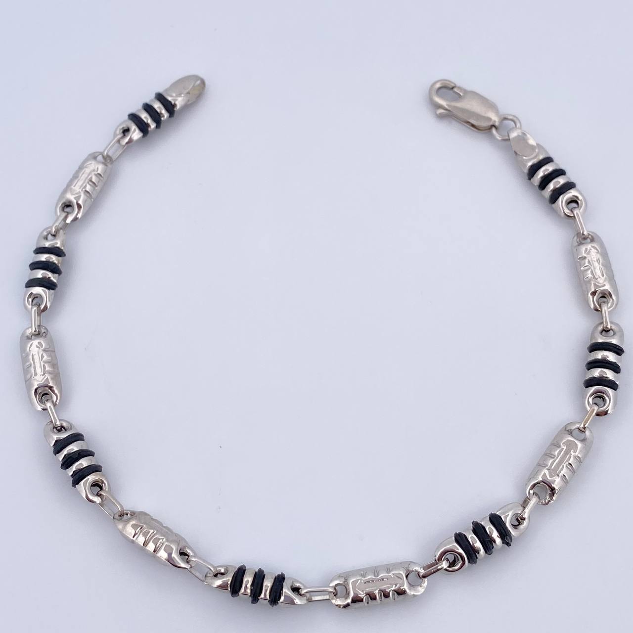 Pulso Rustico Flechas 5gr / 20.3cm / 4.1mm Cauchos Negros Oro Blanco 18K $