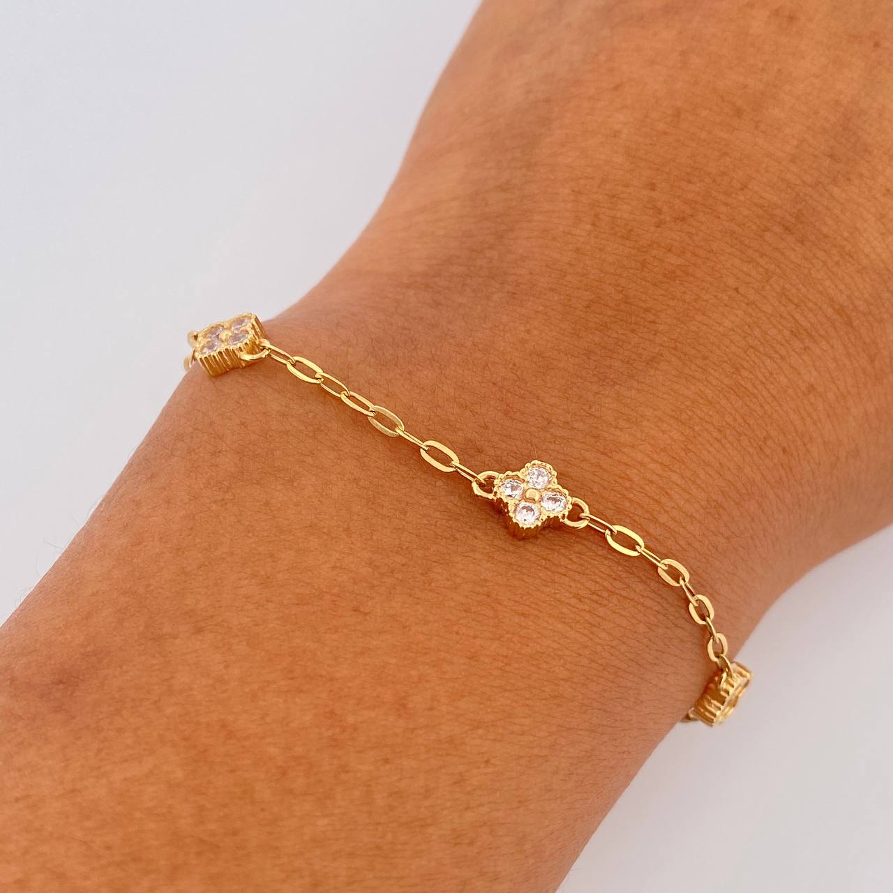 Pulso Aro Seguido Trebol  3.15gr / 19.6cm / 1.3mm Circones Blancos Oro Amarillo 18K &