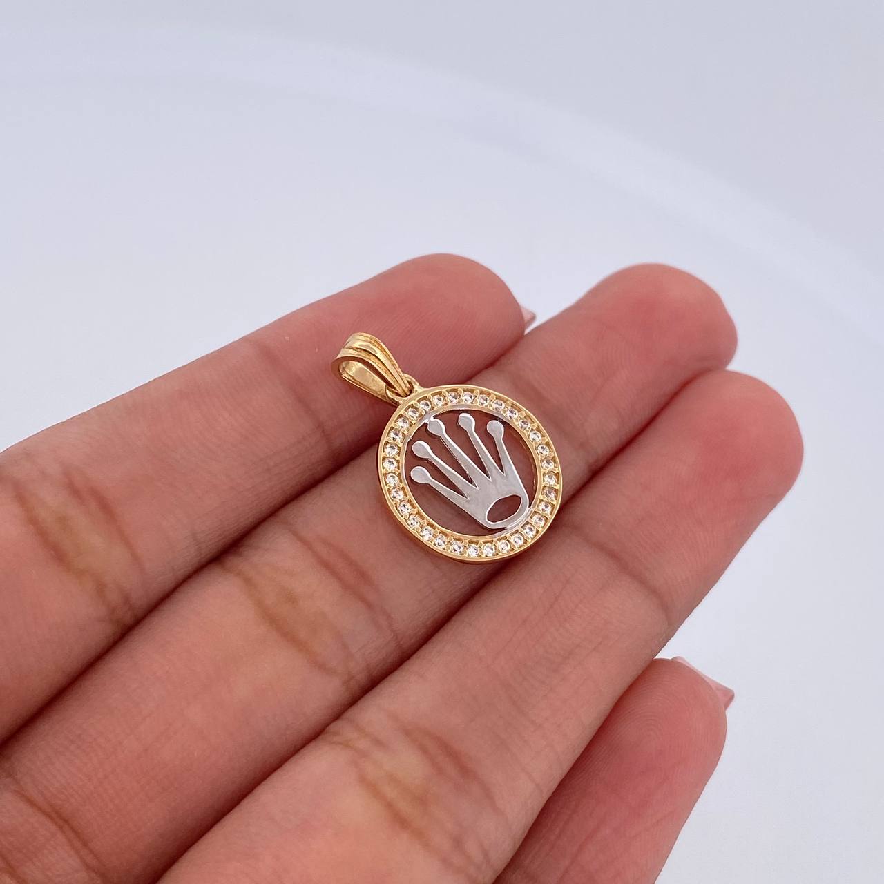 Dije Corona RX 1.45gr / 2.2cm / Circones Blancos Dos Oros Amarillo Blanco 18K &