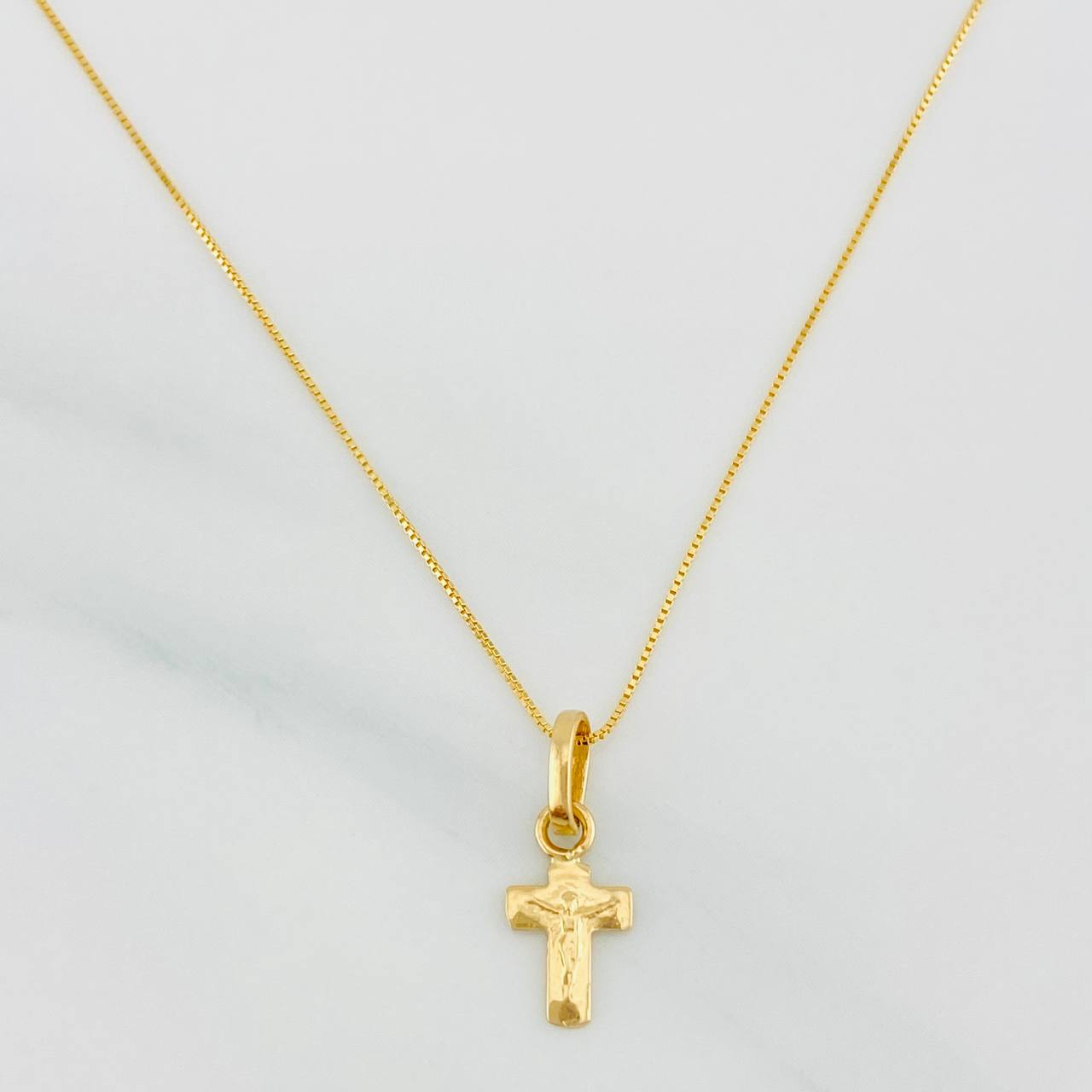 Set Cadena Veneciana + Dije Cruz Cristo / 1.5g / 50cm Oro Amarillo 18K