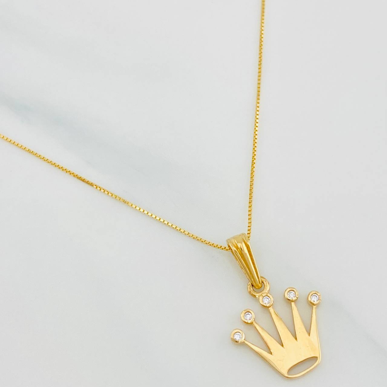 Set Cadena Veneciana + Dije Corona / 2.2g / 50cm Oro Amarillo 18K