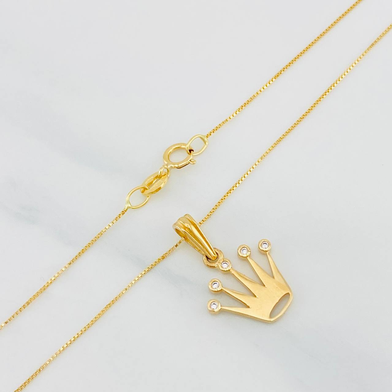 Set Cadena Veneciana + Dije Corona / 2.2g / 50cm Oro Amarillo 18K