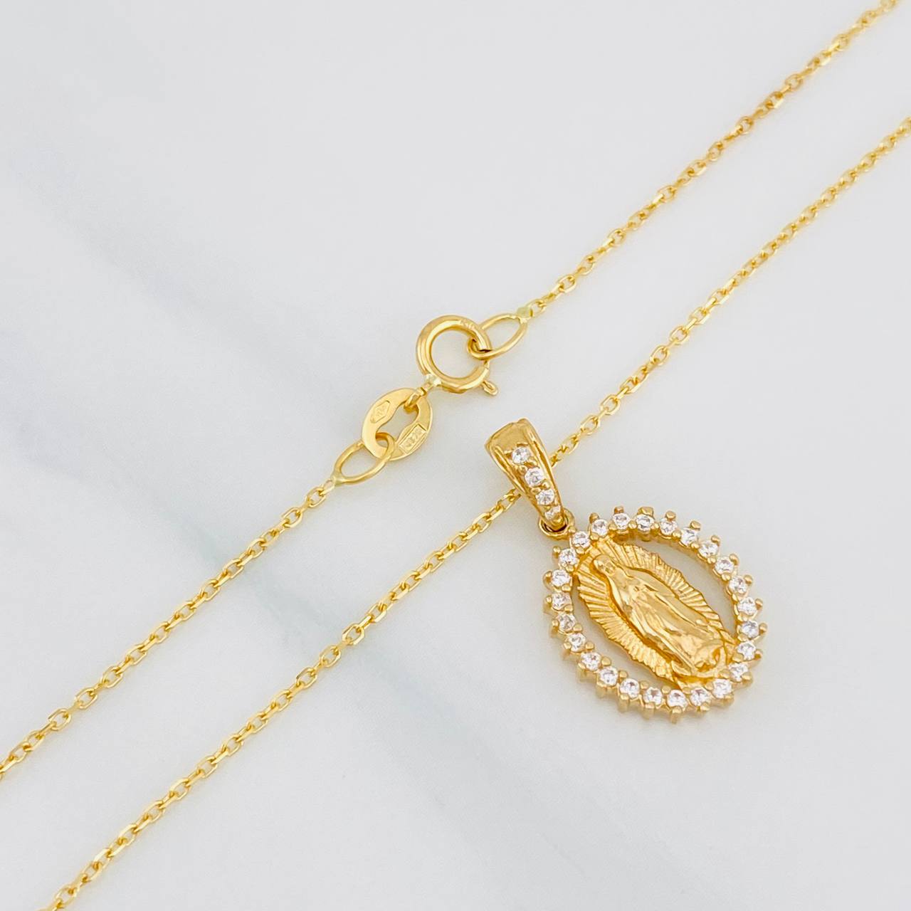 Set Cadena Aro Seguido + Dije Virgen Guadalupe / 2.7g / 45cm Oro Amarillo 18K