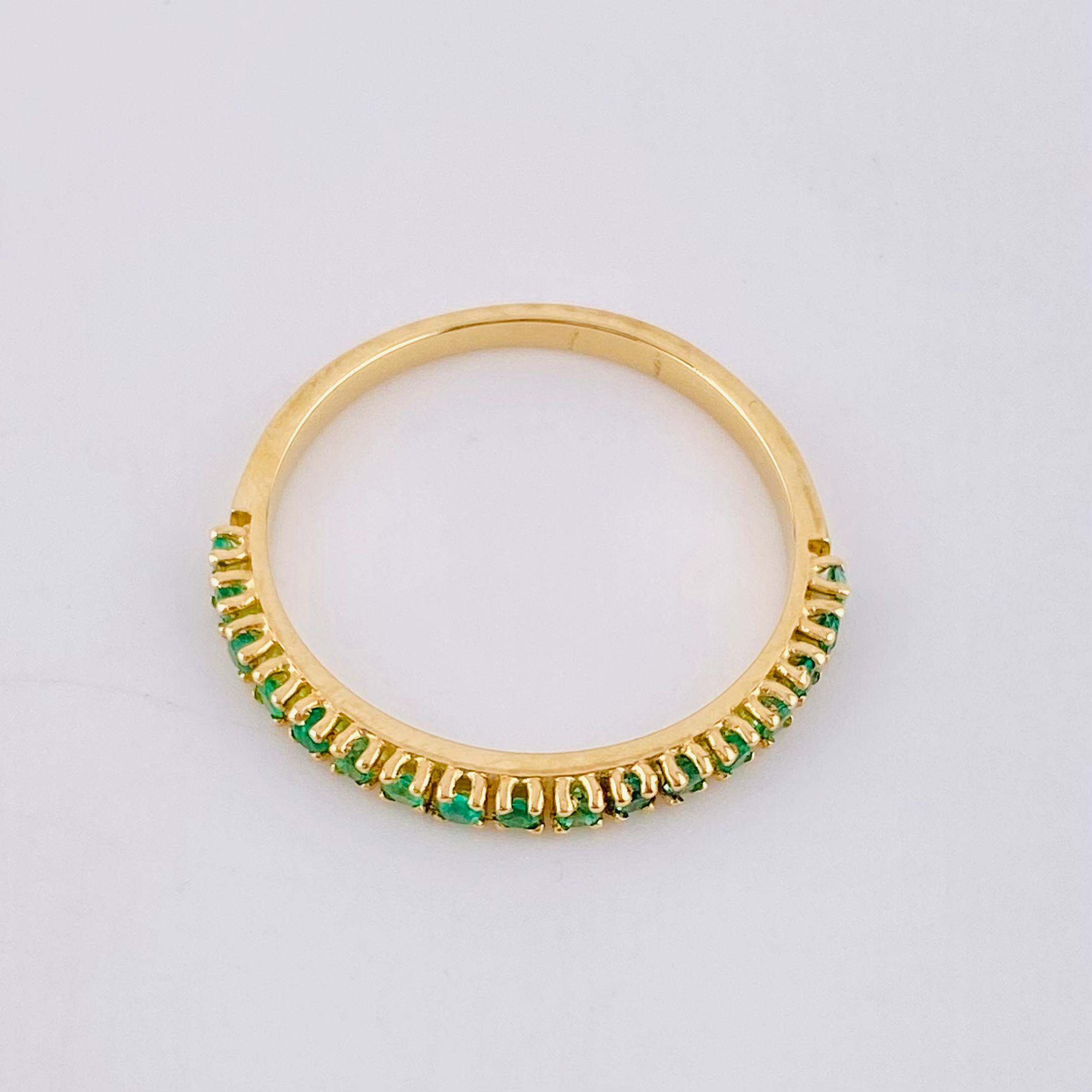 Anillo Carril Esmeraldas 19pts 1.55gr / T6 / Oro Amarillo 18K