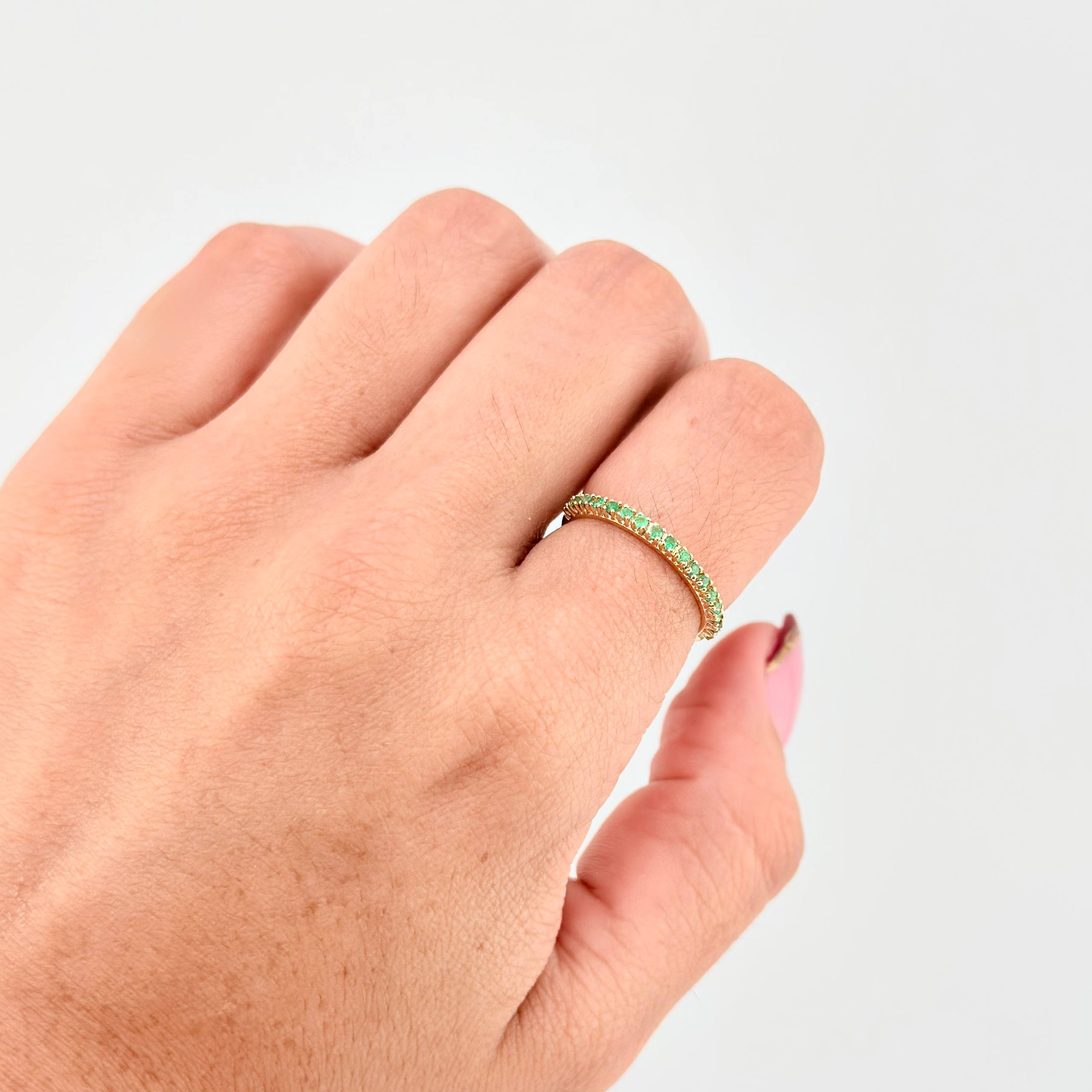 Anillo Carril Esmeraldas 19pts 1.55gr / T6 / Oro Amarillo 18K
