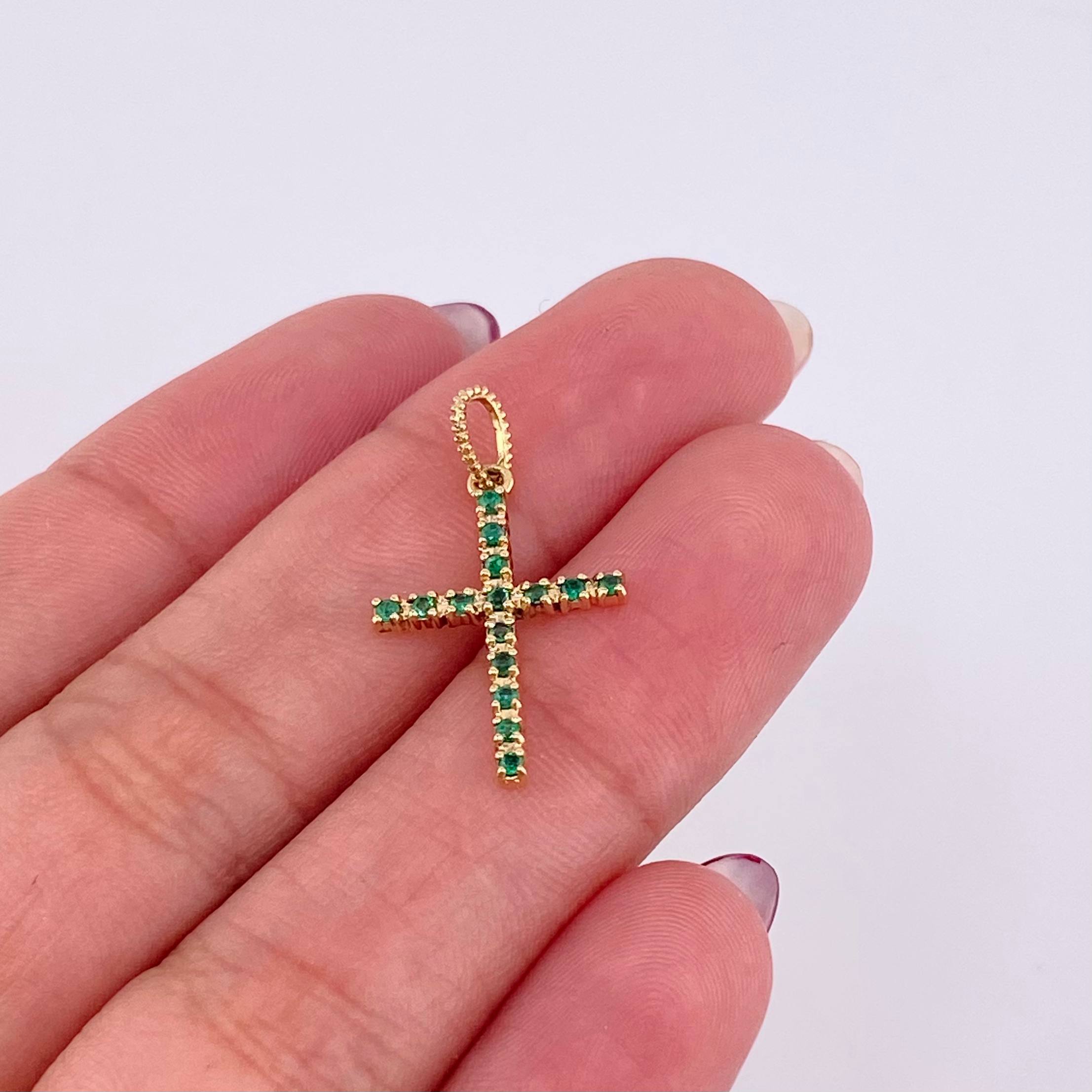 Dije Cruz Esmeralda 11pts 0.85gr / 2.4cm / Oro Amarillo 18K *