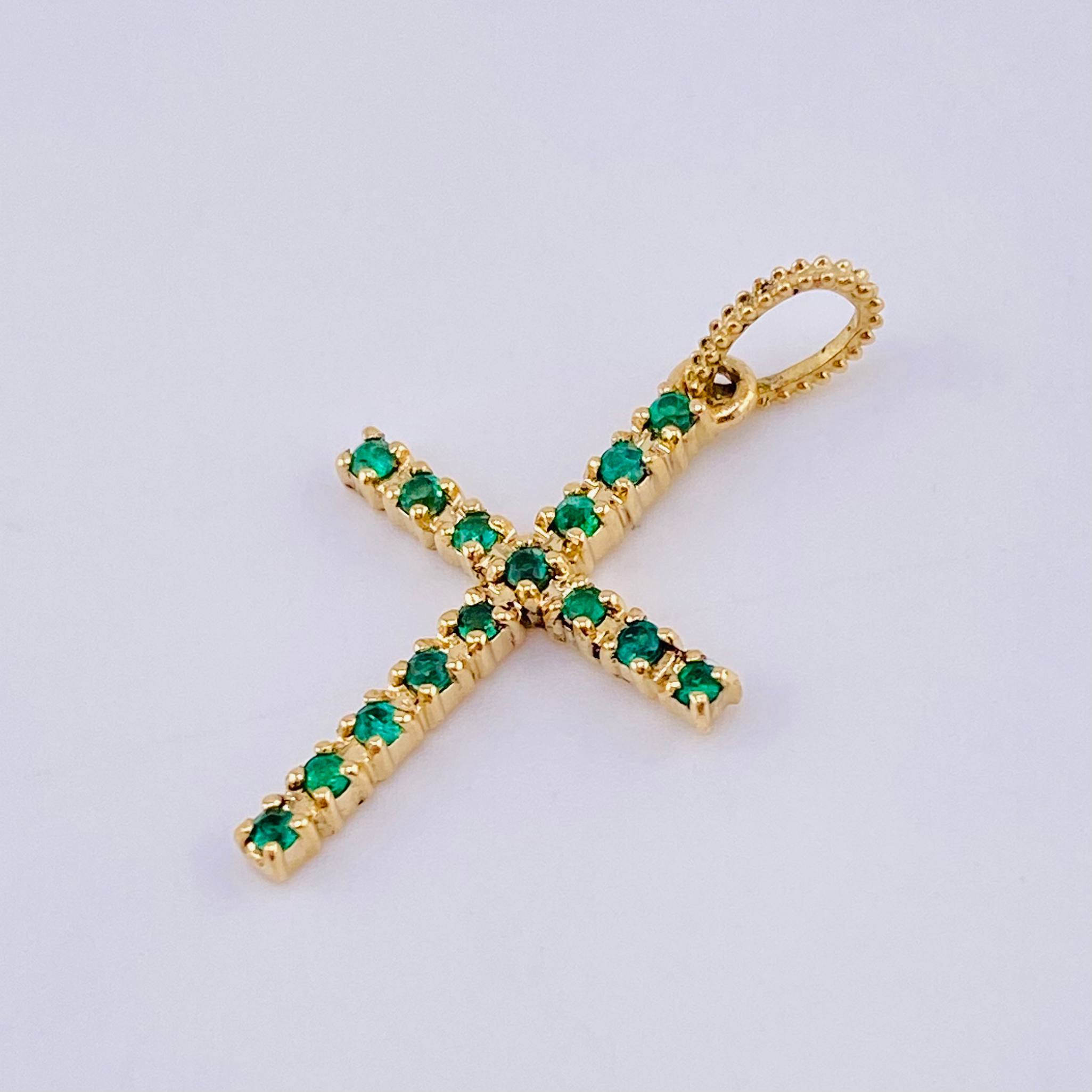 Dije Cruz Esmeraldas 14pts  0.95gr / 2.5cm / Oro Amarillo 18K