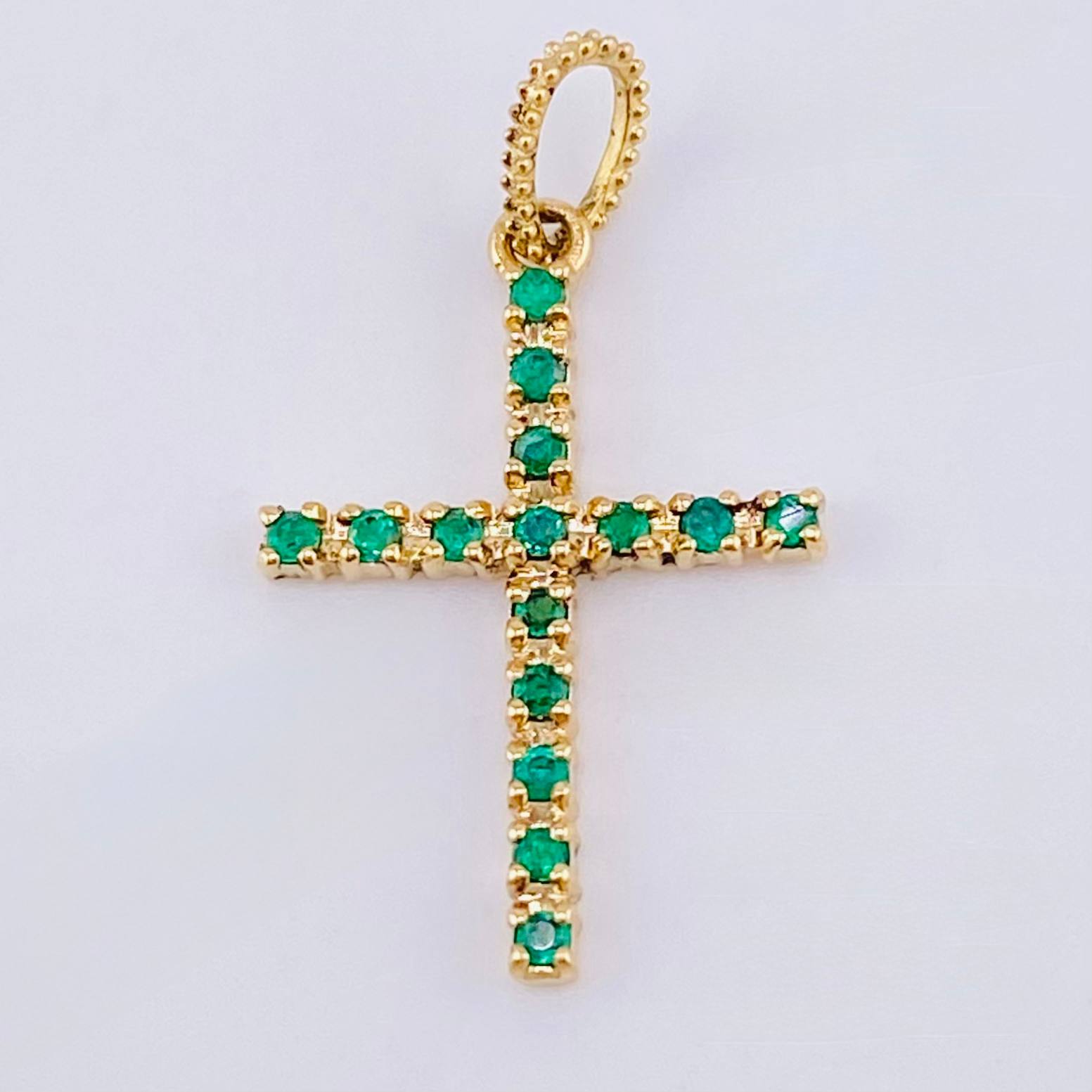 Dije Cruz Esmeraldas 14pts  0.95gr / 2.5cm / Oro Amarillo 18K