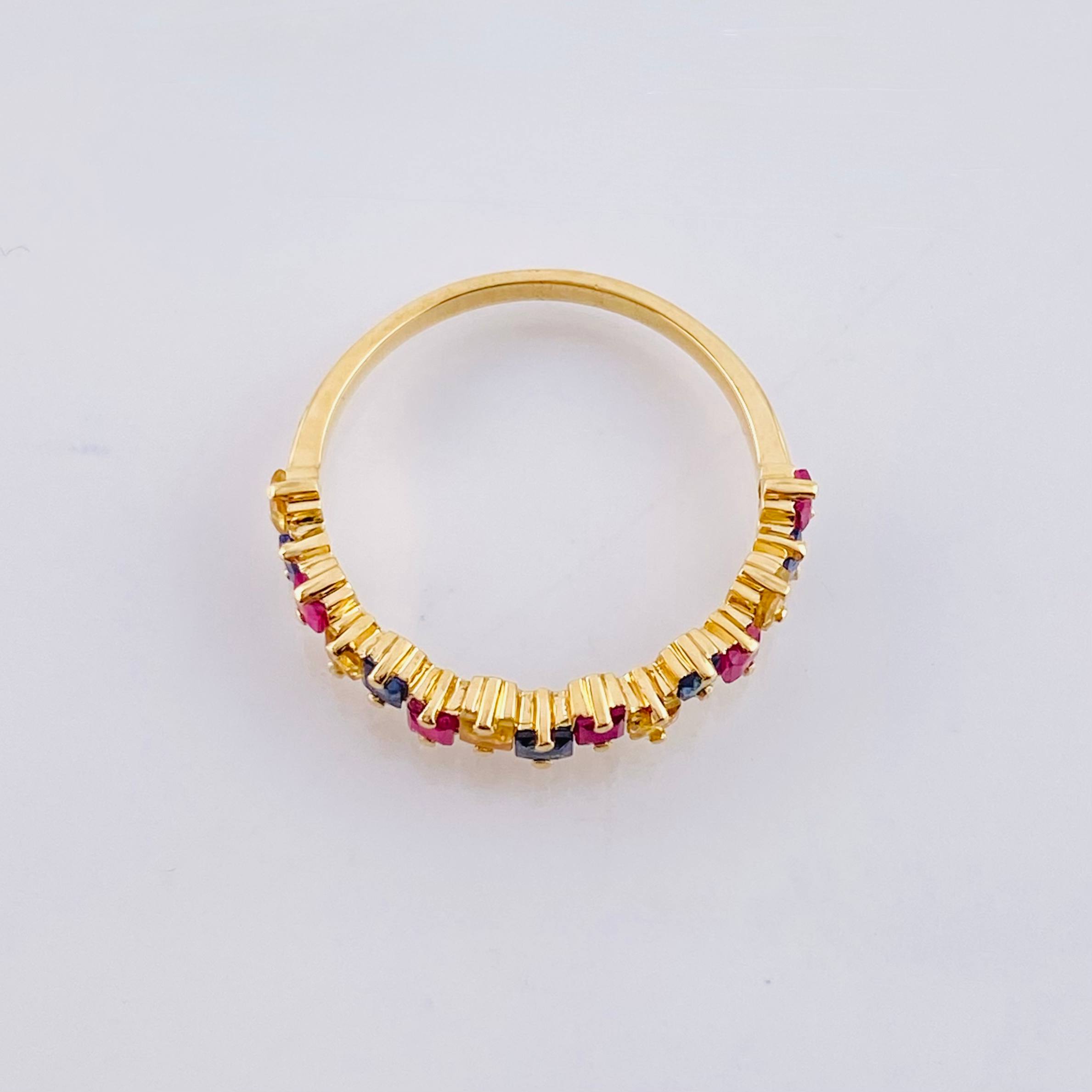 Anillo Zafiros Amarillos Azules Fucsias 91pts 1.9gr / T6 1/2 / Oro Amarillo 18K