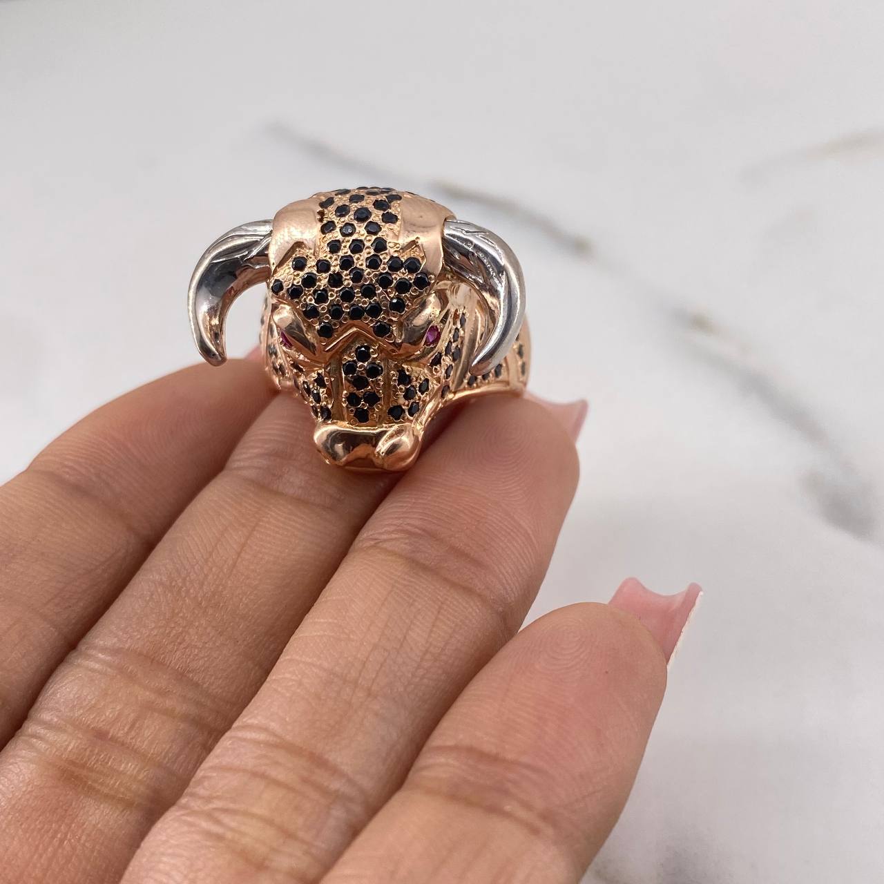 Anillo Toro 15.25gr / T10 / Circones Negros Fucsias Dos Oros Blanco Rosa 18K $