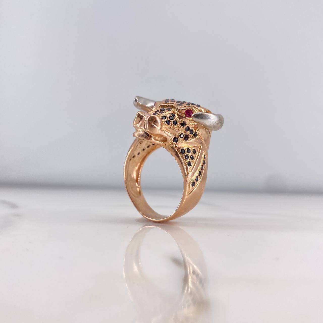 Anillo Toro 15.25gr / T10 / Circones Negros Fucsias Dos Oros Blanco Rosa 18K $