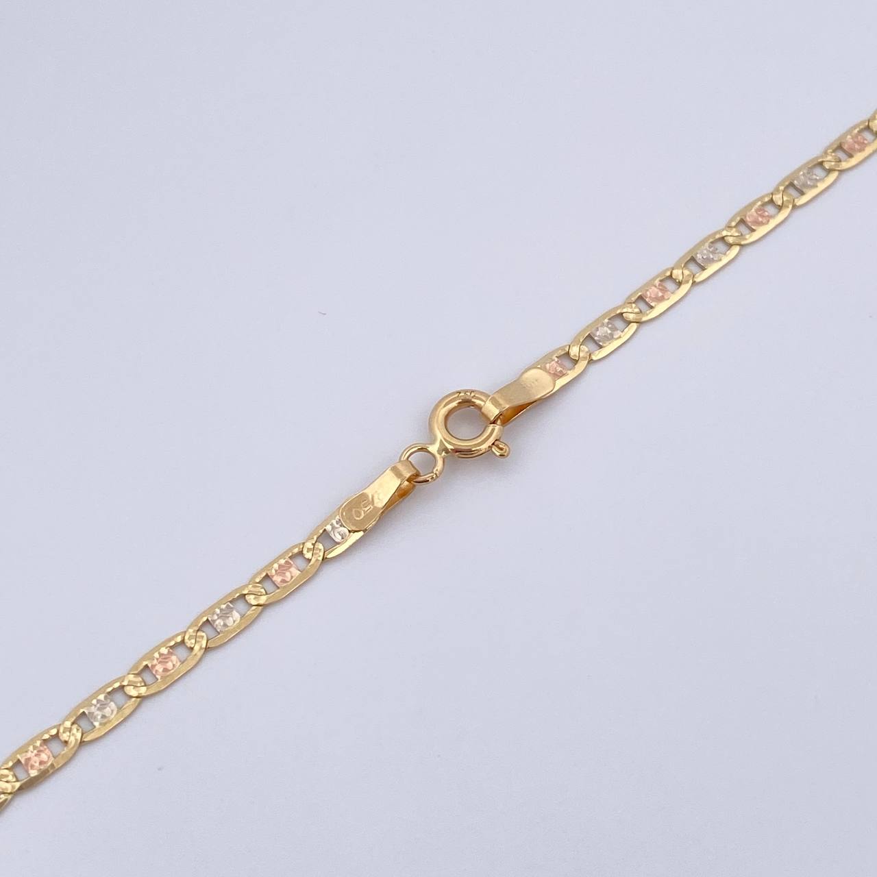 Cadena Escalera Plana 6gr / 60cm / 2.1mm Diamantada Tres Oros +3 18K &