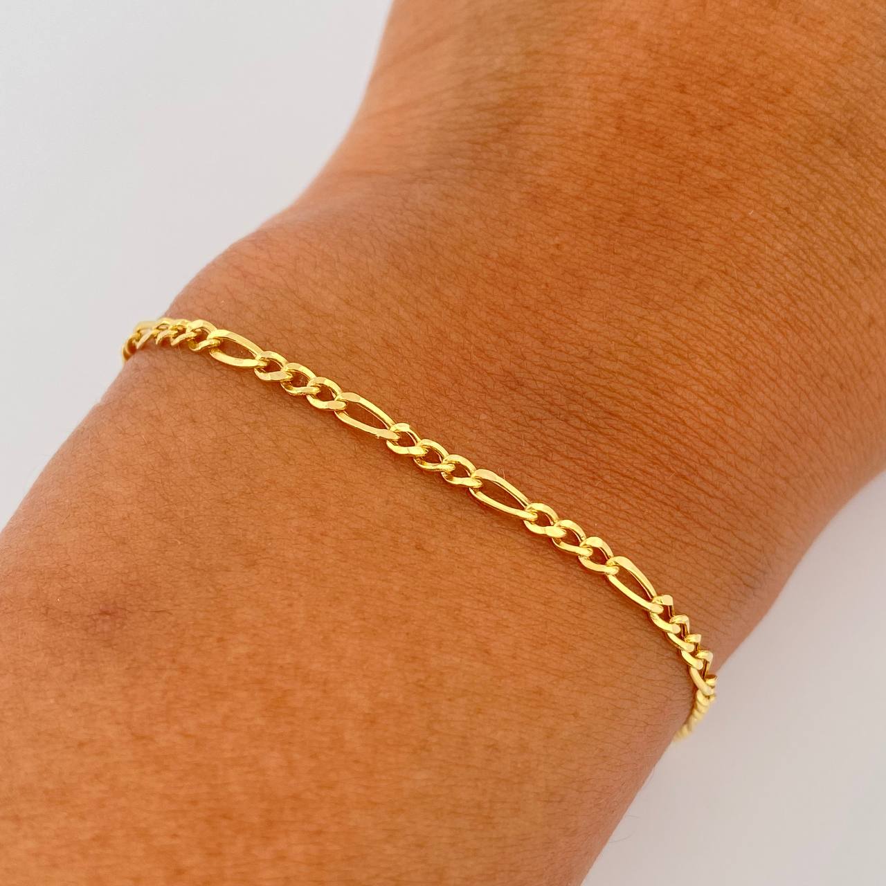 Pulso Figaro 1.1gr / 18cm / 2.1mm Oro Amarillo +1 18K &