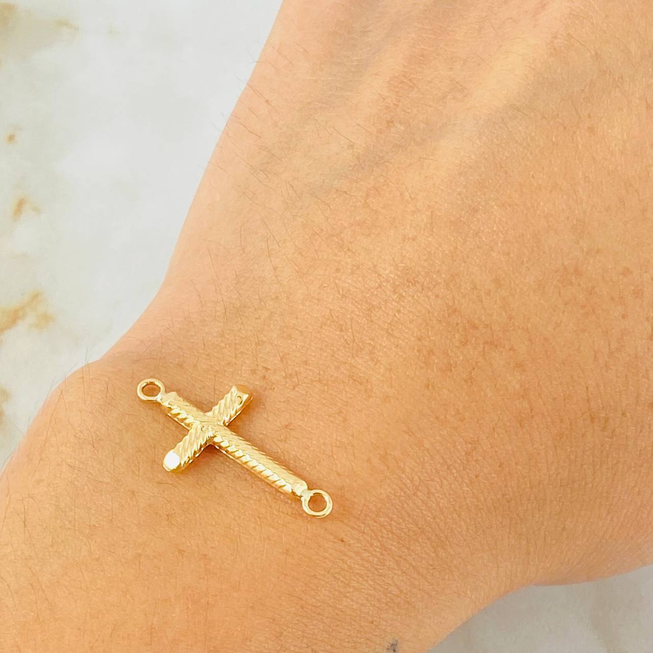 Herraje Cruz 0.85gr / 3.7cm / Oro Amarillo 18K