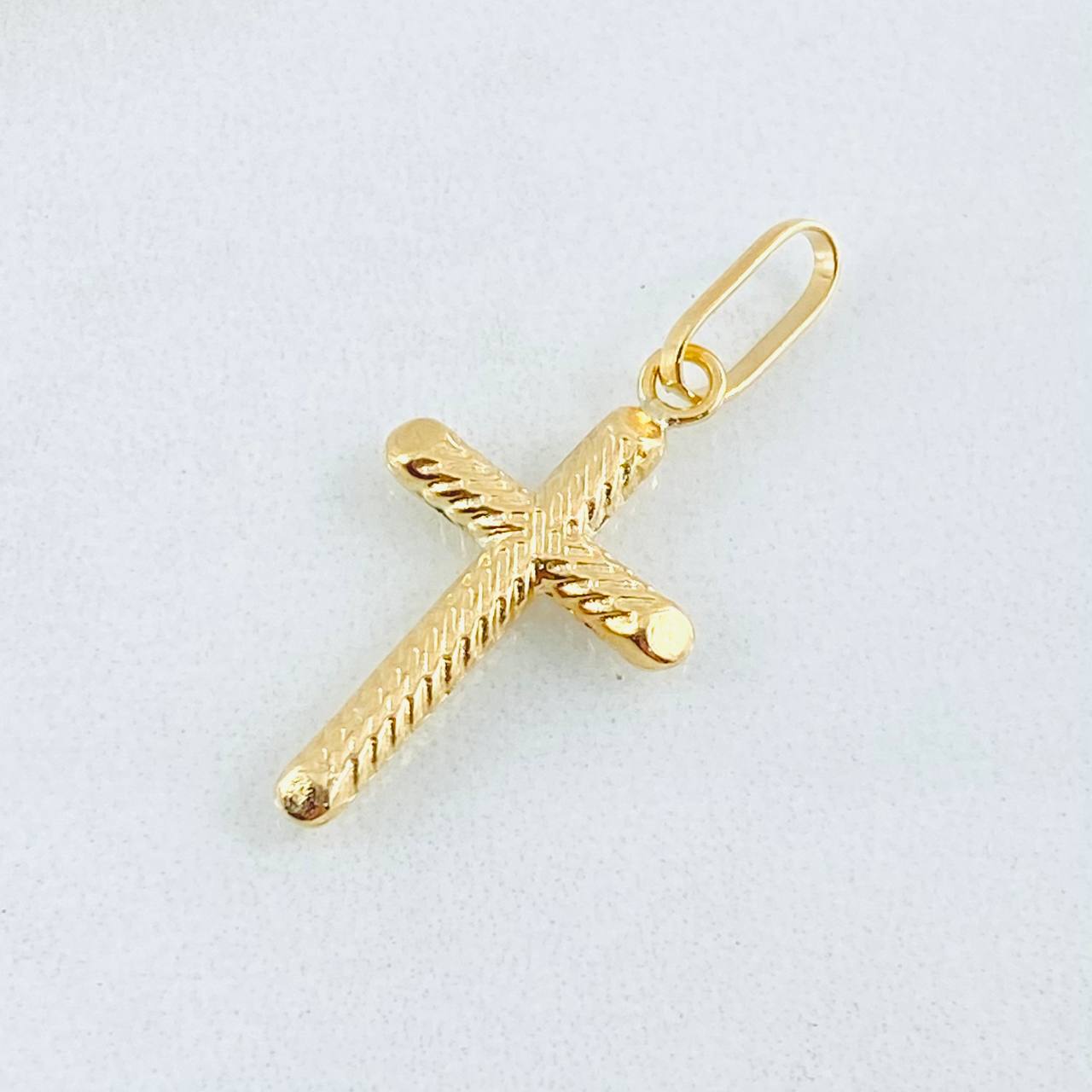 Dije Cruz Rayas Espiral 0.85 g / 3 cm Oro Amarillo 18K
