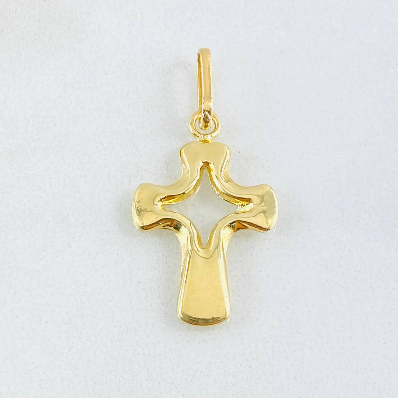 Dije Cruz Arcana 1.1gr / 3cm / Oro Amarillo 18K ©