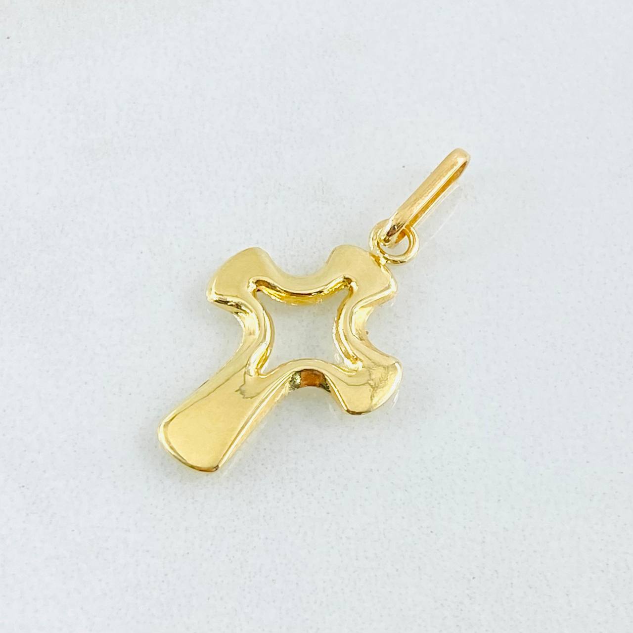 Dije Cruz Arcana 1.1gr / 3cm / Oro Amarillo 18K ©