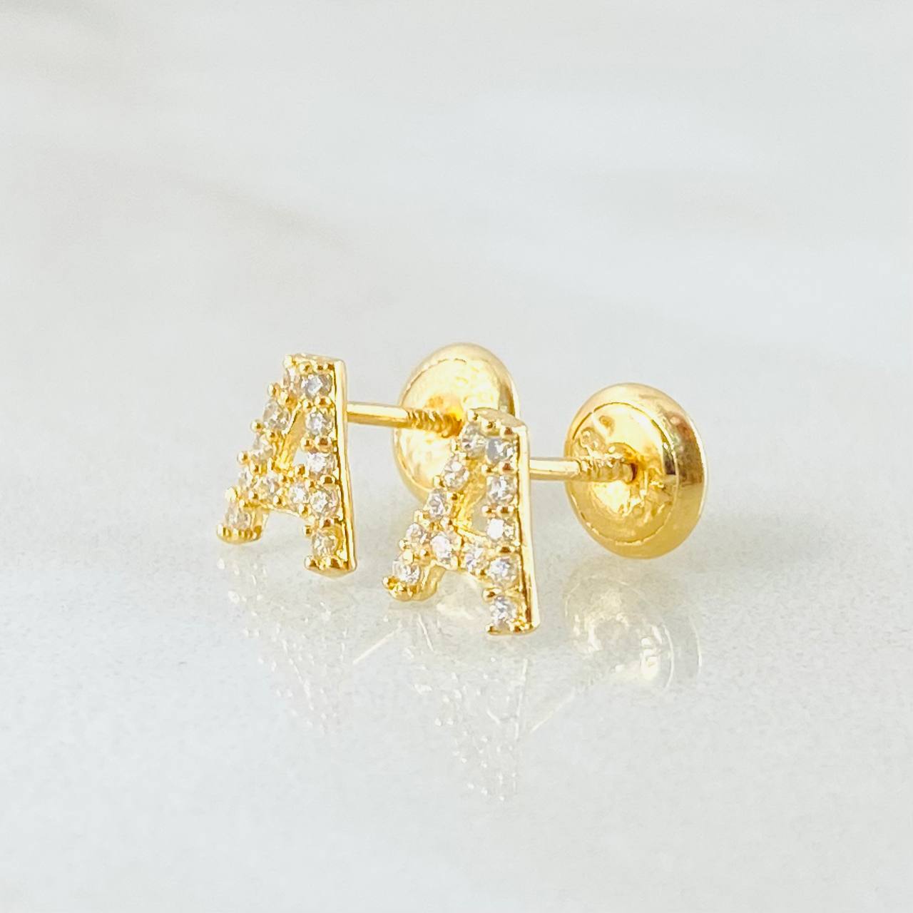 Topos Letra A 0.85gr / Oro Amarillo 18K *