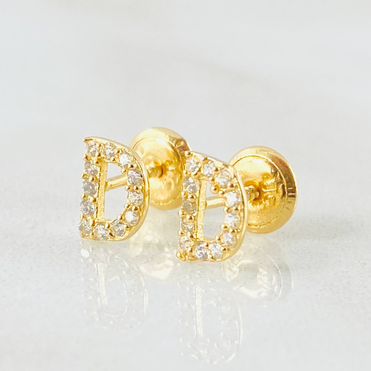 Topos Letra D 0.75gr / Oro Amarillo 18K *
