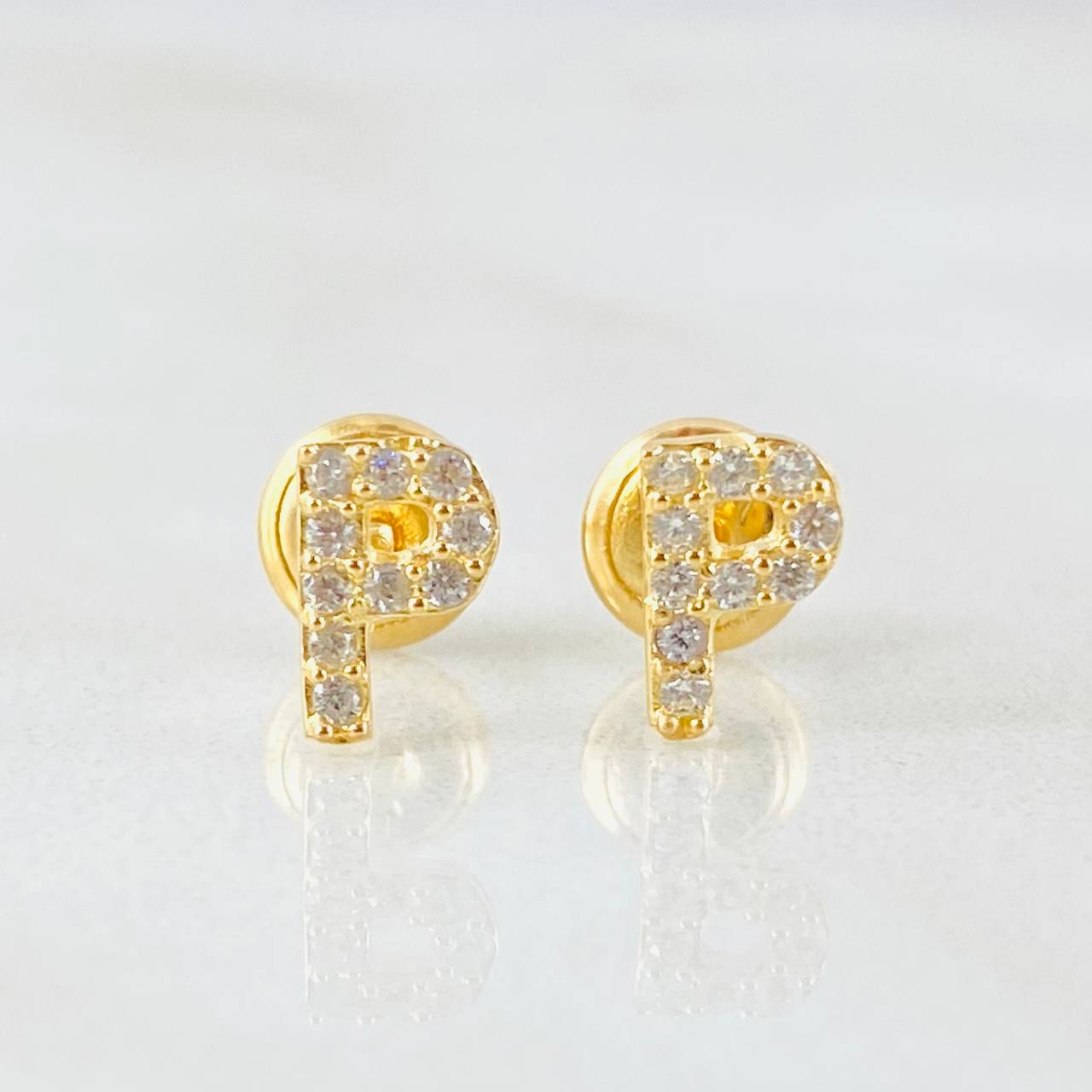 Topos Letra P 0.75gr / Oro Amarillo 18K *