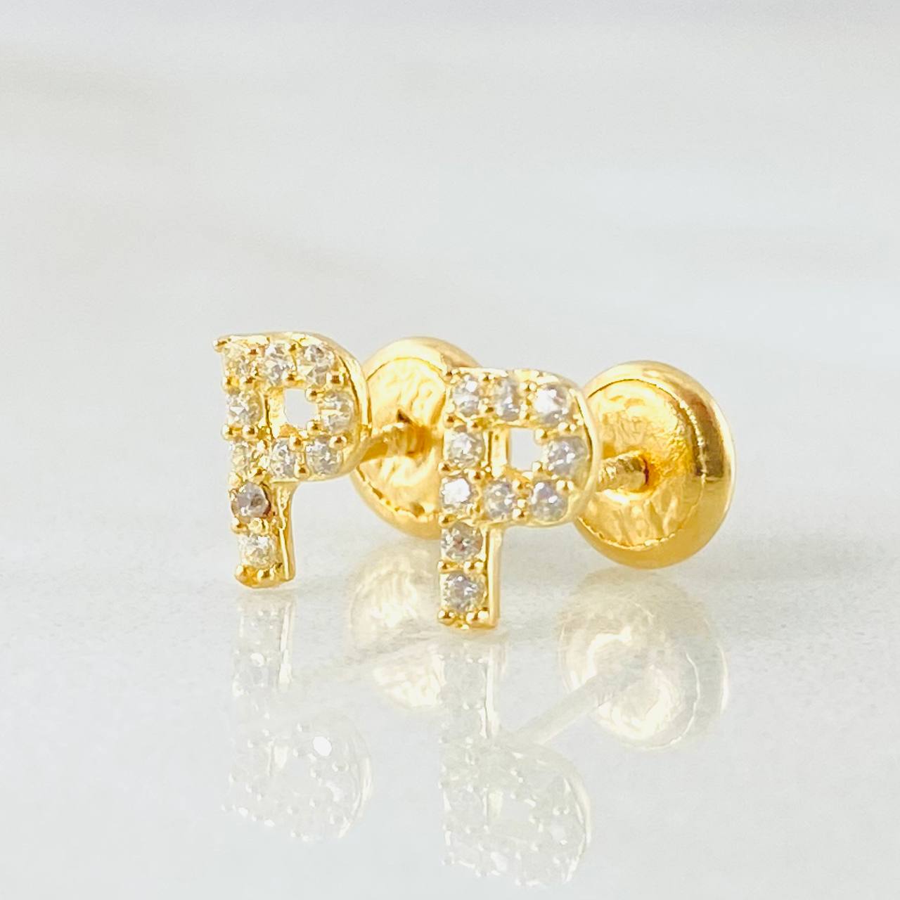 Topos Letra P 0.75gr / Oro Amarillo 18K *