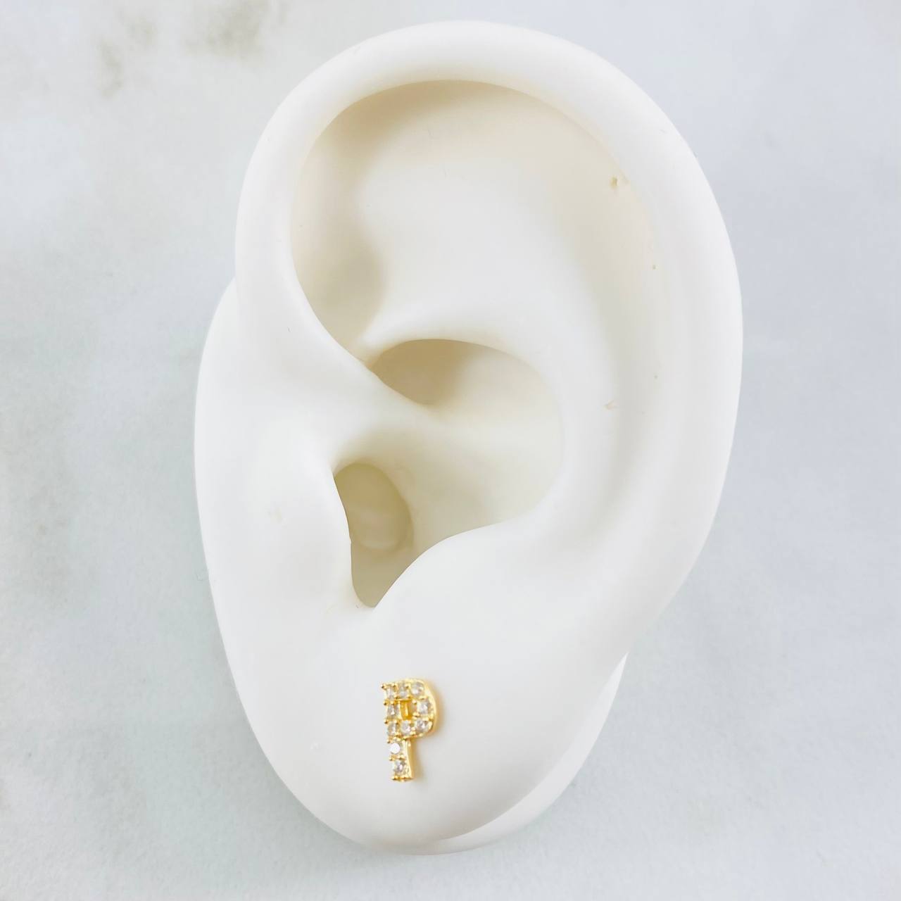 Topos Letra P 0.75gr / Oro Amarillo 18K *