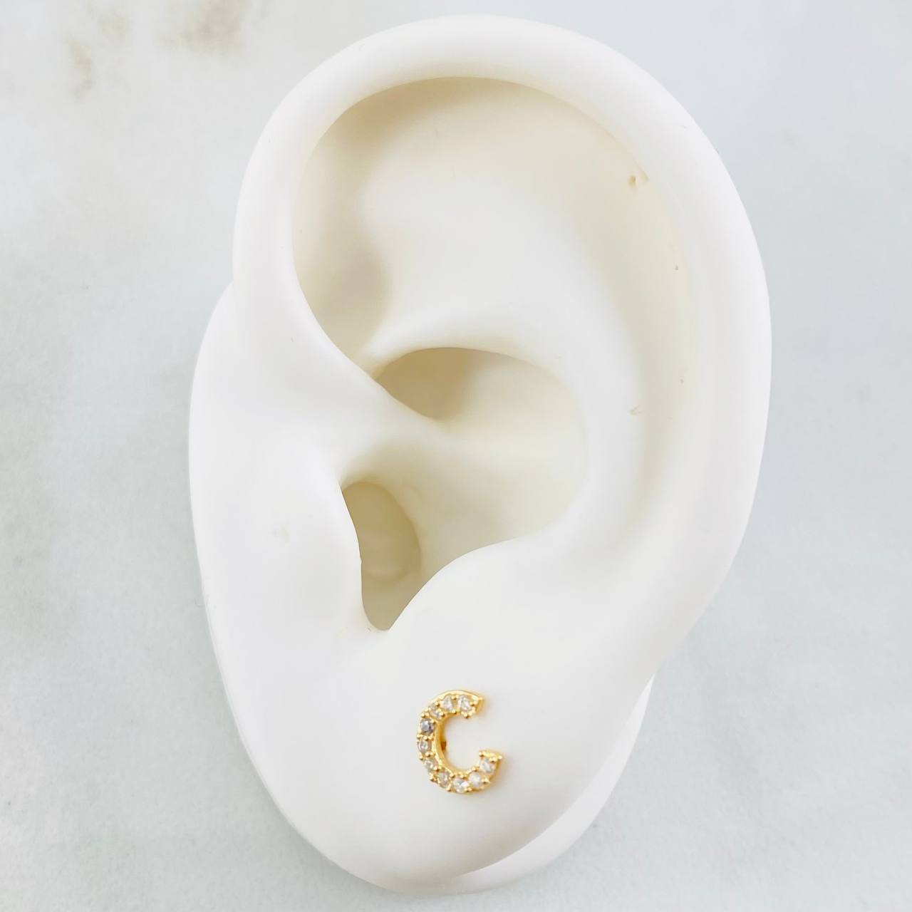 Topos Letra C 0.75gr / Oro Amarillo 18K *