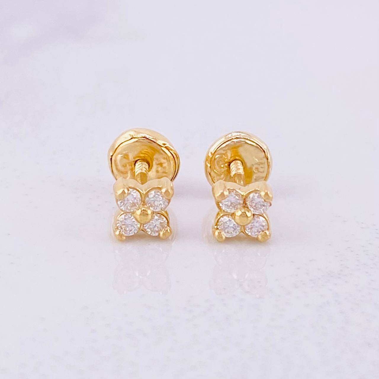 Topos Estrella Diamantes 14pts 1.15g / 4.4mm Oro Amarillo 18K