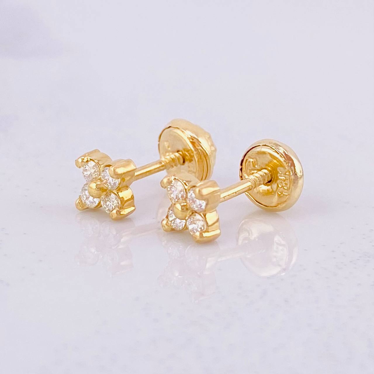 Topos Estrella Diamantes 14pts 1.15g / 4.4mm Oro Amarillo 18K