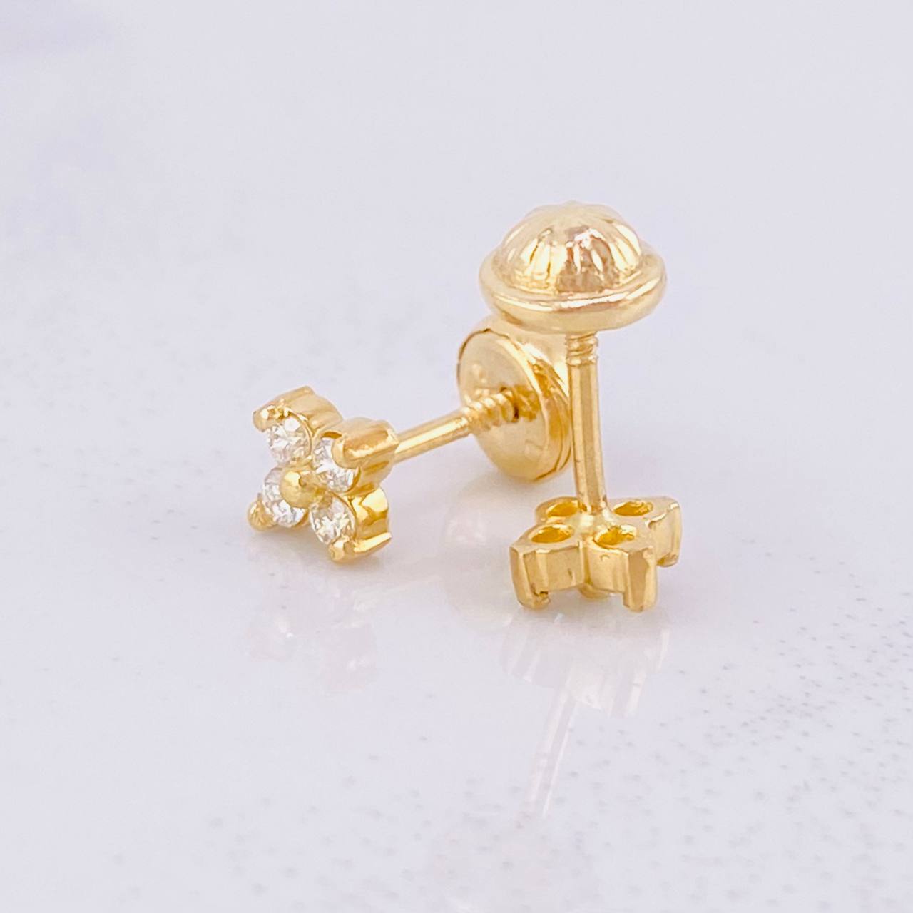 Topos Estrella Diamantes 14pts 1.15g / 4.4mm Oro Amarillo 18K