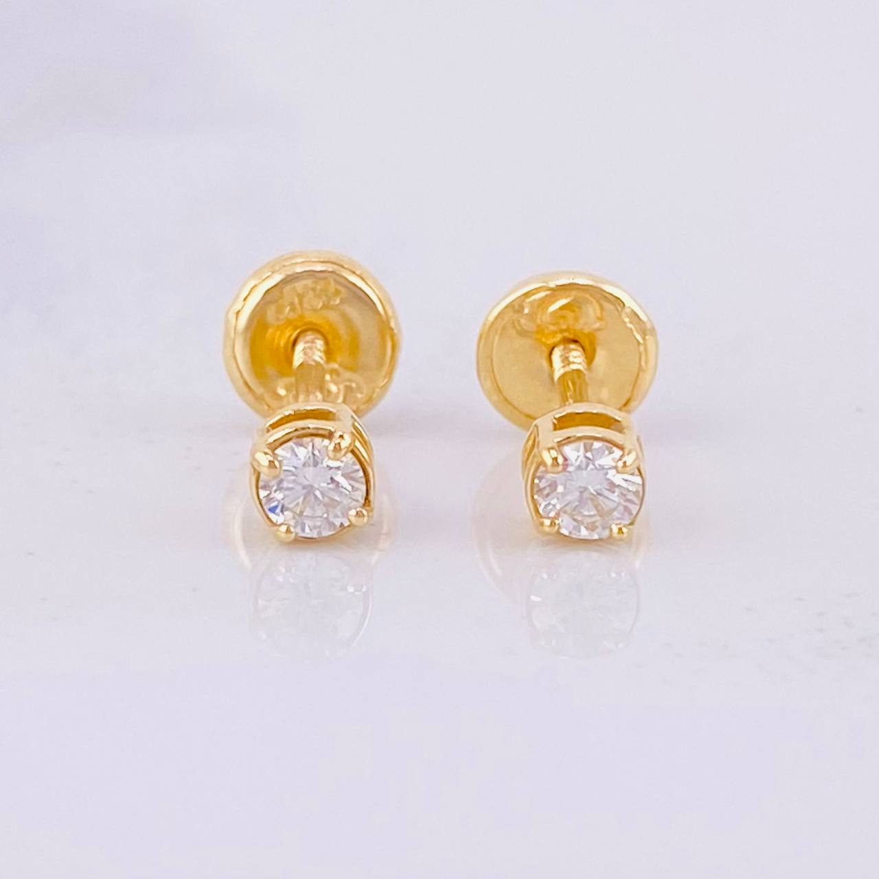 Topos Cuatro Garras Diamante 21pts 0.9g / 3.7mm Oro Amarillo 18K